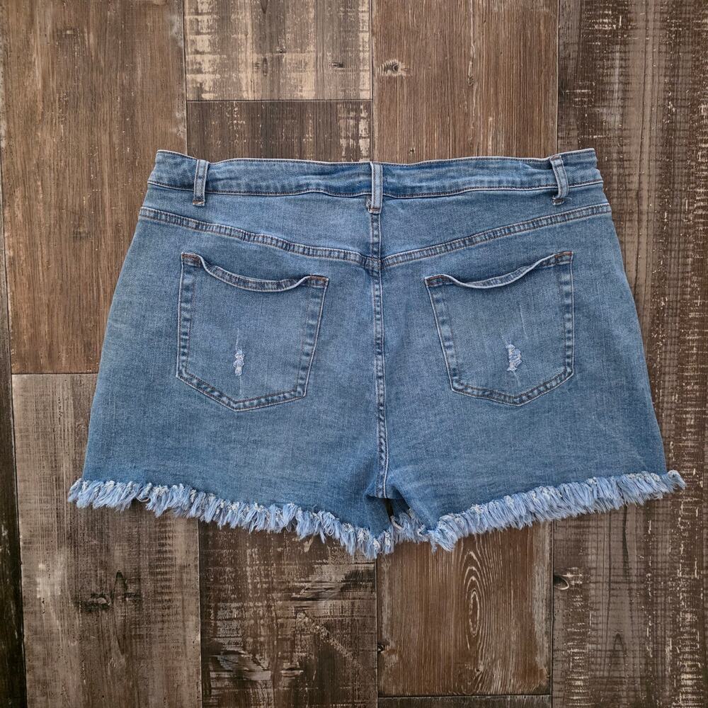 Yarn and Sea High Rise Distressed Cut Off Jean Shorts Women's Size 16 - Picture 2 of 7